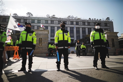 韩国：禁国防部职员和警察出入国会