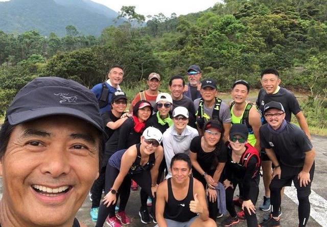 周润发在香港的登山之旅，探寻爬山胜地与人生高峰_权限解释落实