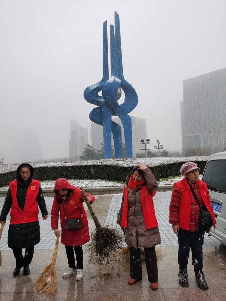 张杰为女儿在家造雪，别样的父爱雪舞家园