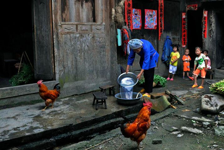 给老人烧纸遭遇熄火——一场意料之外的仪式