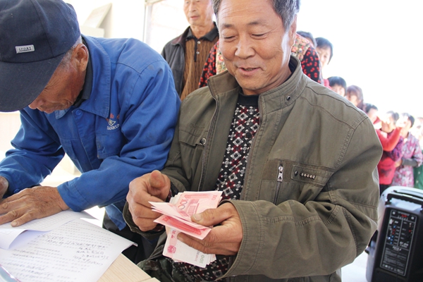 葫芦岛村民分红盛宴，18年耕耘，今年喜获1880万，笑谈乡村数字神话