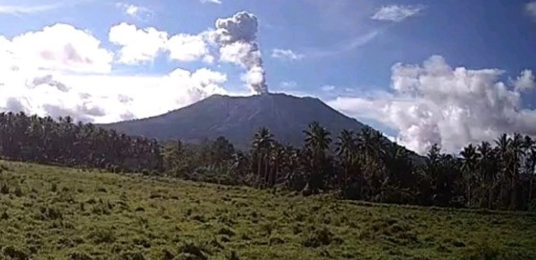 印尼伊布火山喷发，大自然的震撼与人类的反思