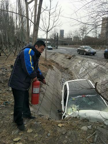 东北零下二十几度的公交车里全是雪