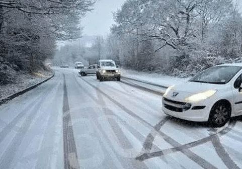 雷军学冰雪路面漂移，一场跨界冒险的喜剧