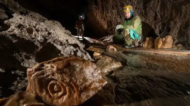 湖北一博主洞穴探险意外发现一具遗体，探险之旅变悬疑之旅