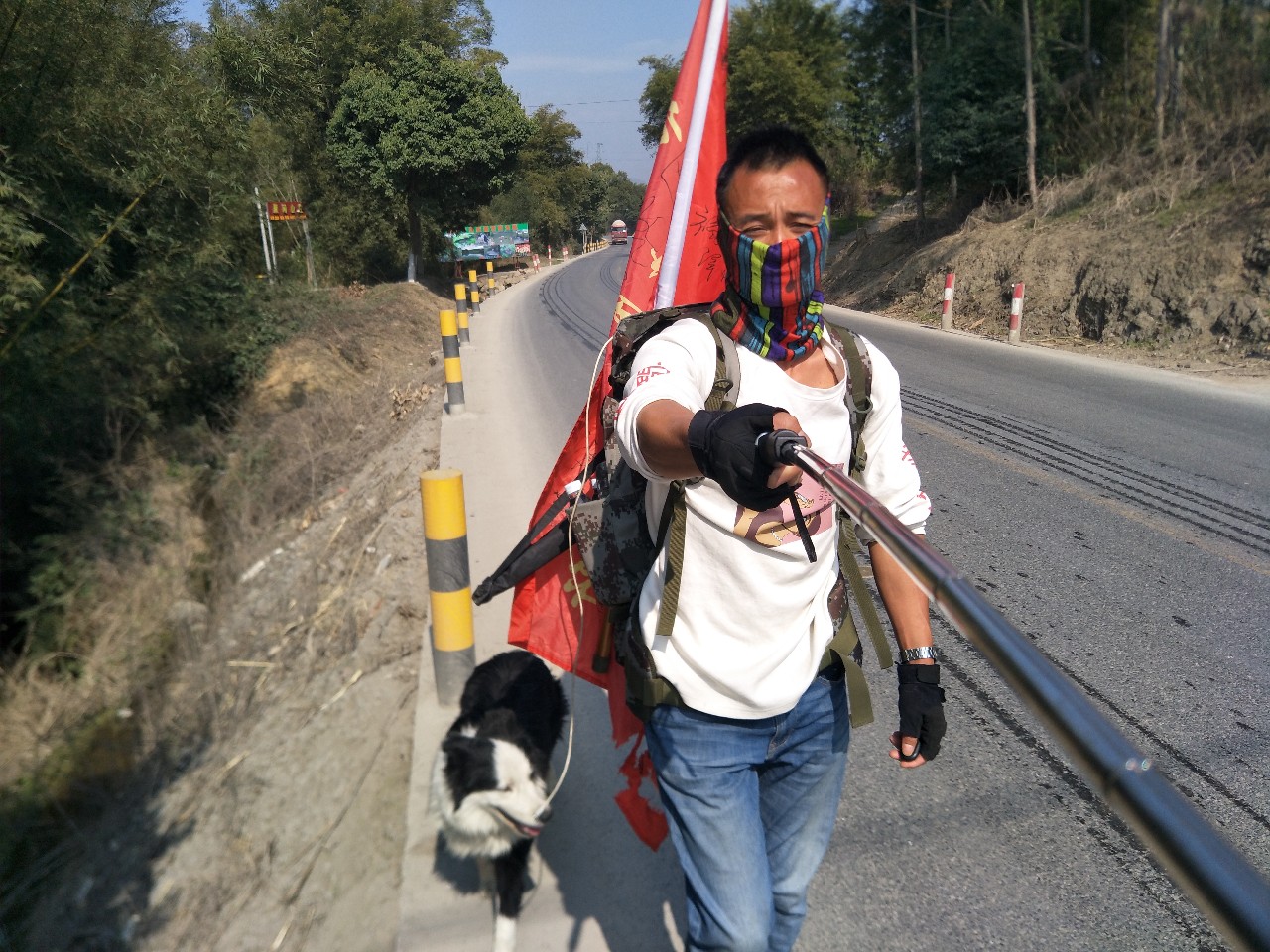 徒步650km回家小伙，路上的辛酸与坚持，已花费四千多元的挑战之旅