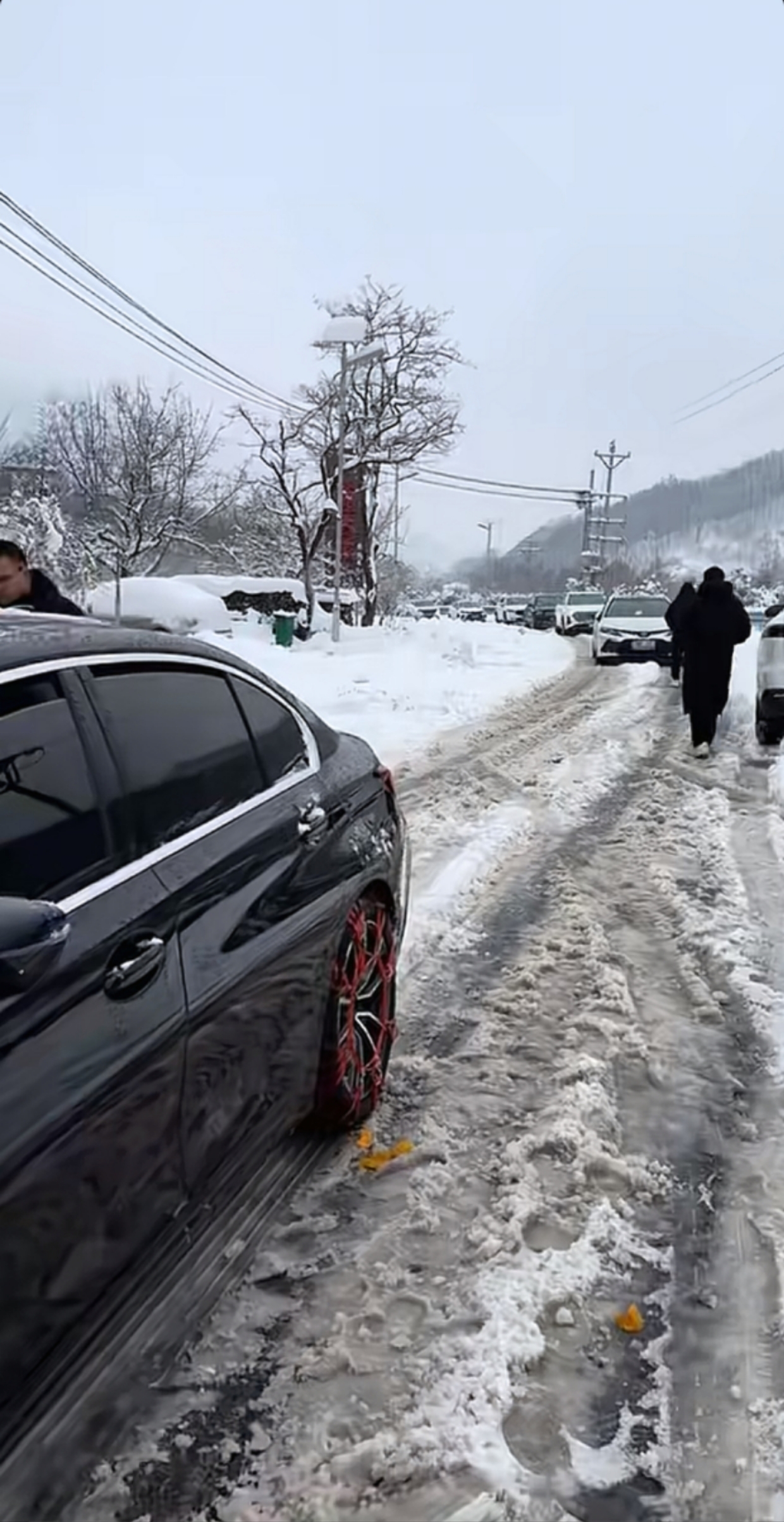 自驾返乡遇暴雪，2小时车程开了24小时