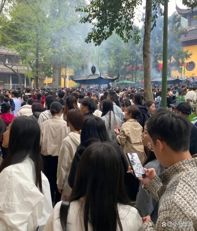 杭州灵隐寺，人海之中的禅意世界