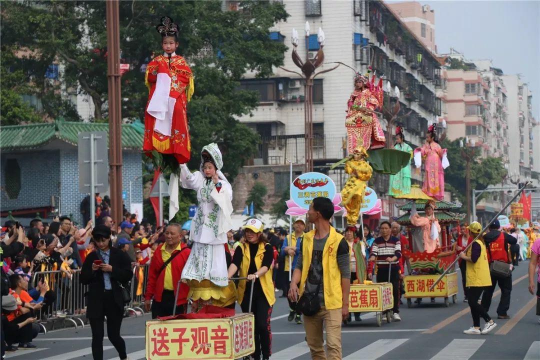 回乡之路，7岁小男孩的英歌舞继续闪耀广东