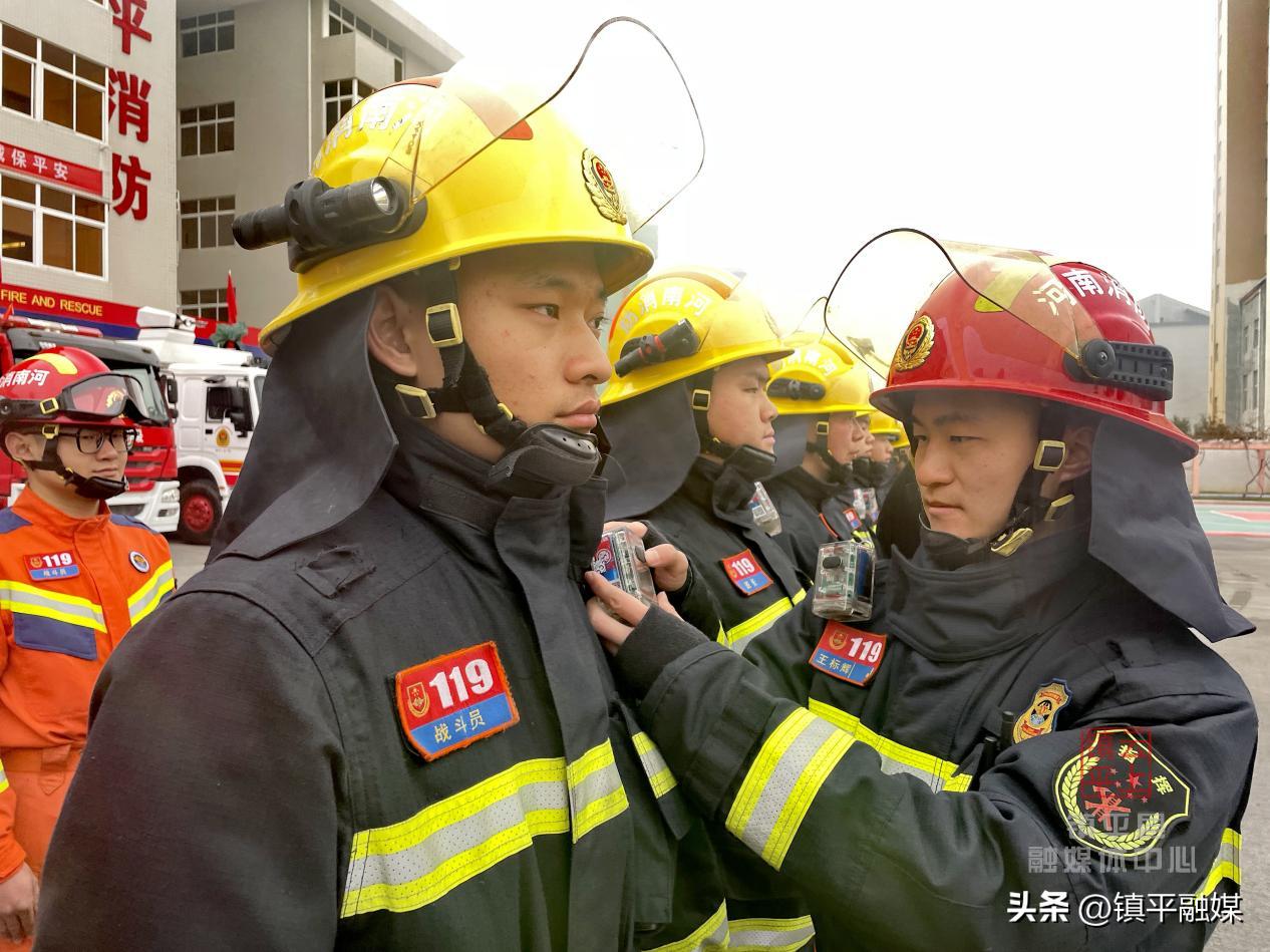 锣鼓迎新春，舞乐庆华年