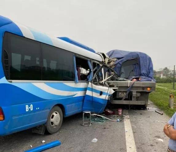 香港旅行团在上海遭遇悲剧，领队跌落车外身亡