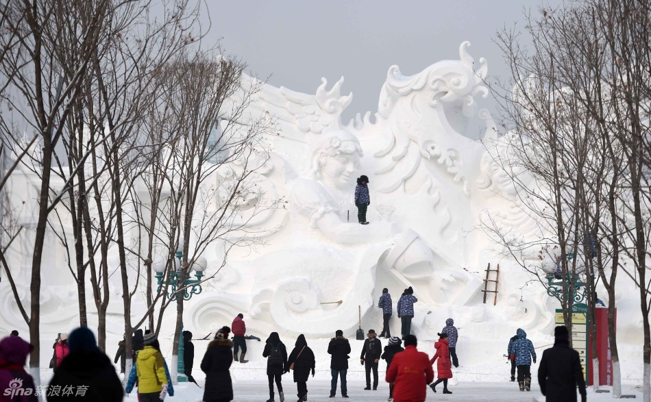 雪雕师塑巨匠之作，六米高大哪吒雕像震撼问世